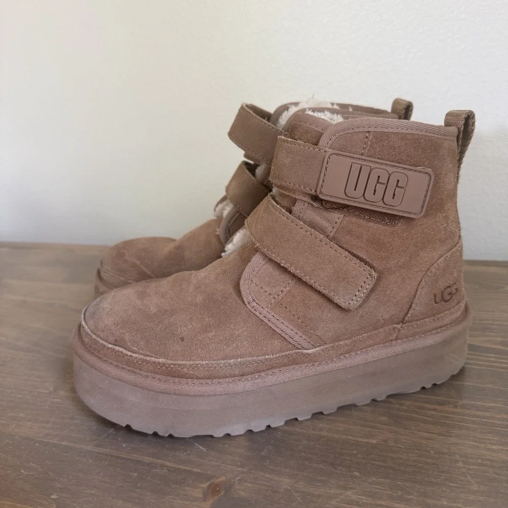 Ugg Girls 4 Chestnut Brown Neumel Strap Platform Ankle Boots Booties Winter